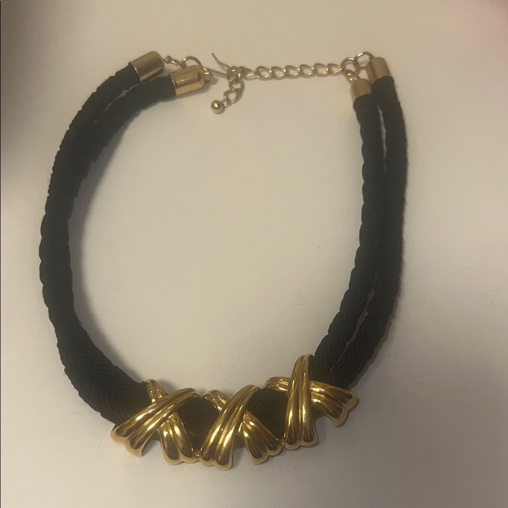 Avon Double Kiss Elegant Gold and Black Necklace